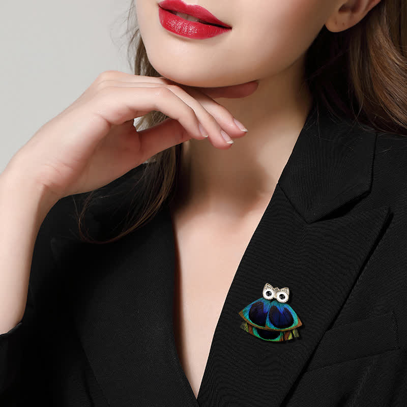 Women's Lovely Owl Peacock Feather Brooch - Image 3