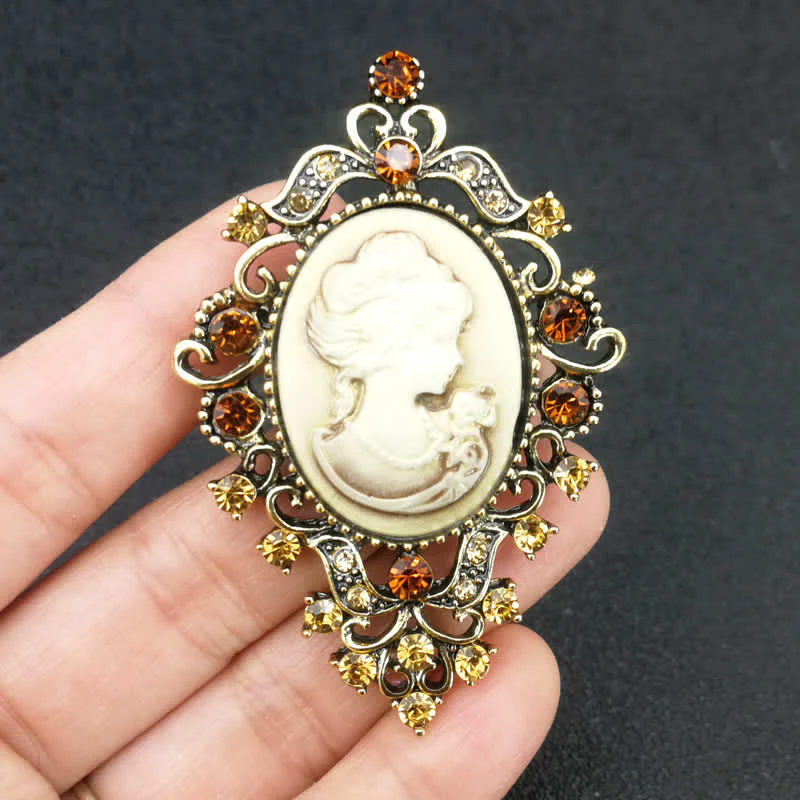 Women's Palace Beauty Queen Cameo Brooch - Image 6