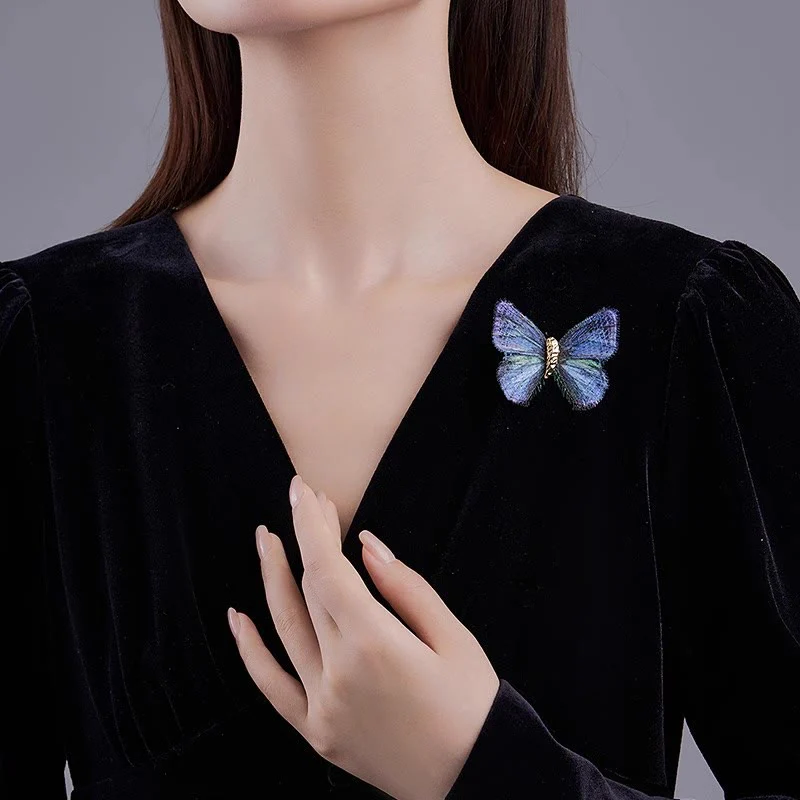 Women's Retro Butterfly Gradient Color Embroidered Brooch - Image 2