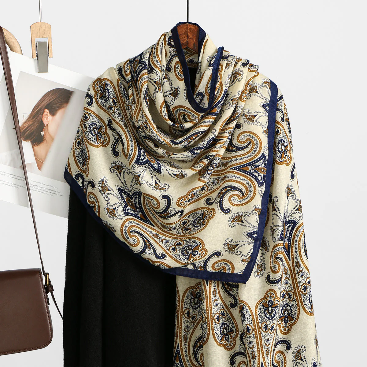 Women's Retro Cashew Print Thin Shawl Scarf