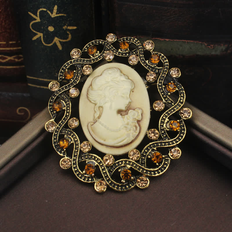 Women's Retro Century Queen's Cameo Brooch - Image 2