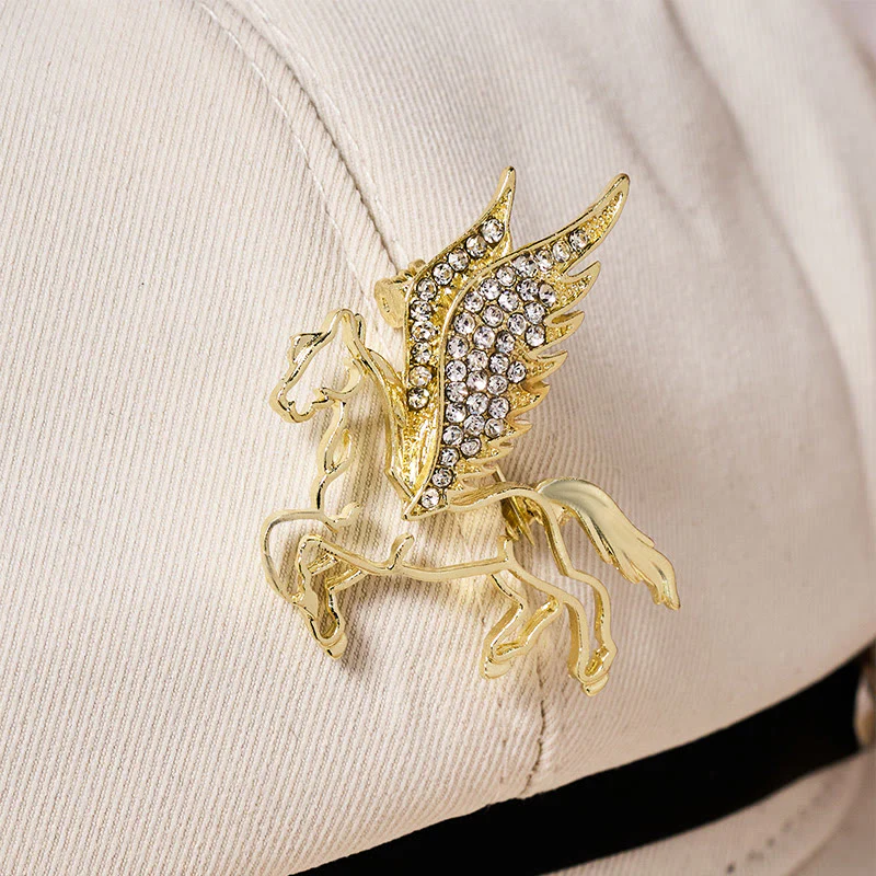 Women's Retro Metal Buckle Golden Pegasus Beret Hat - Image 3