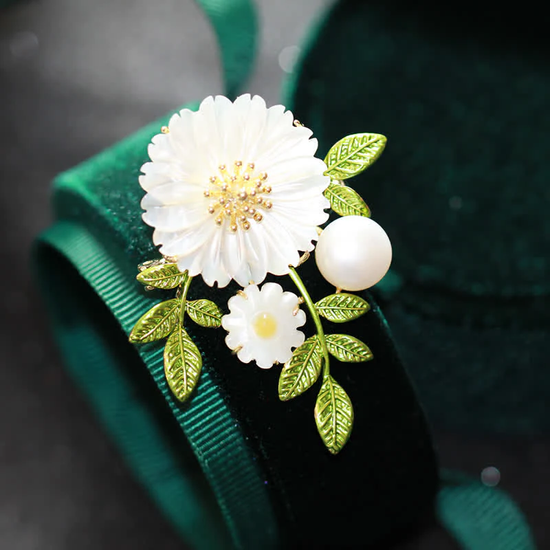 Women's Romantic Daisy Shell Pearl Brooch - Image 4