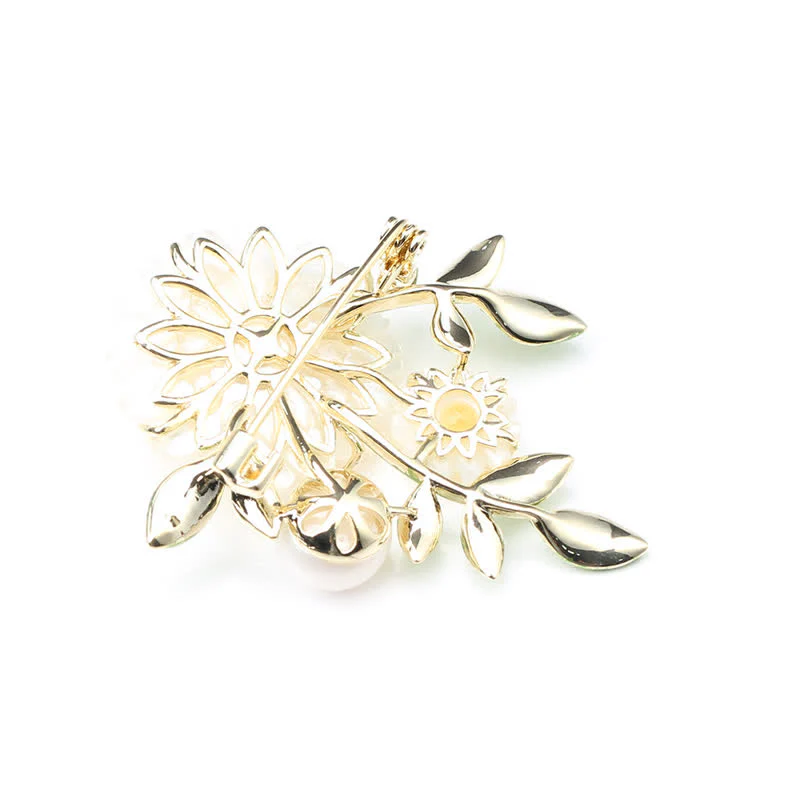 Women's Romantic Daisy Shell Pearl Brooch - Image 8