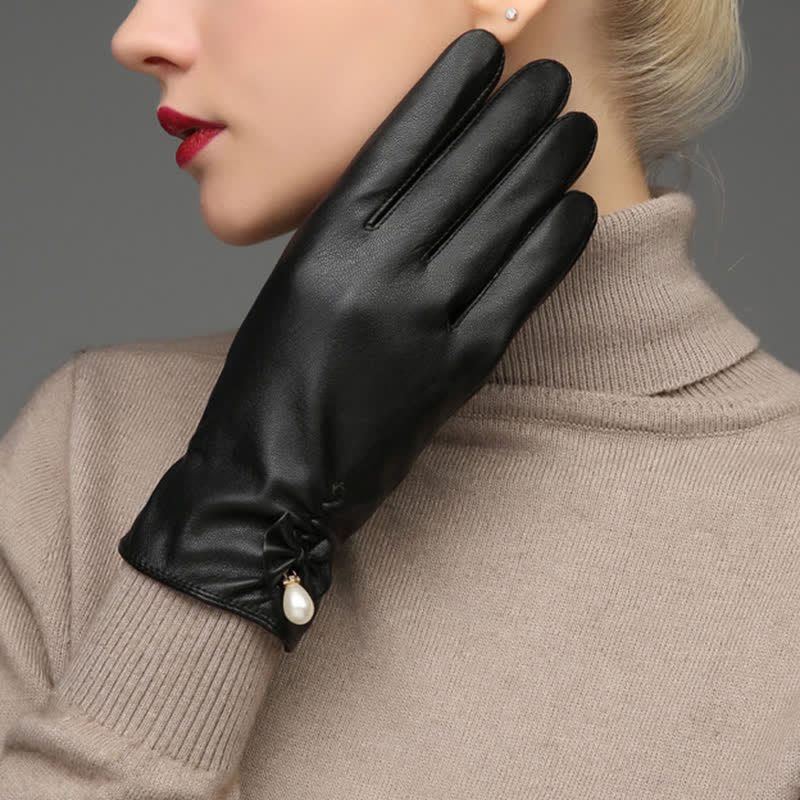 Women's Winter Velvet Pearl Leather Gloves - Image 3